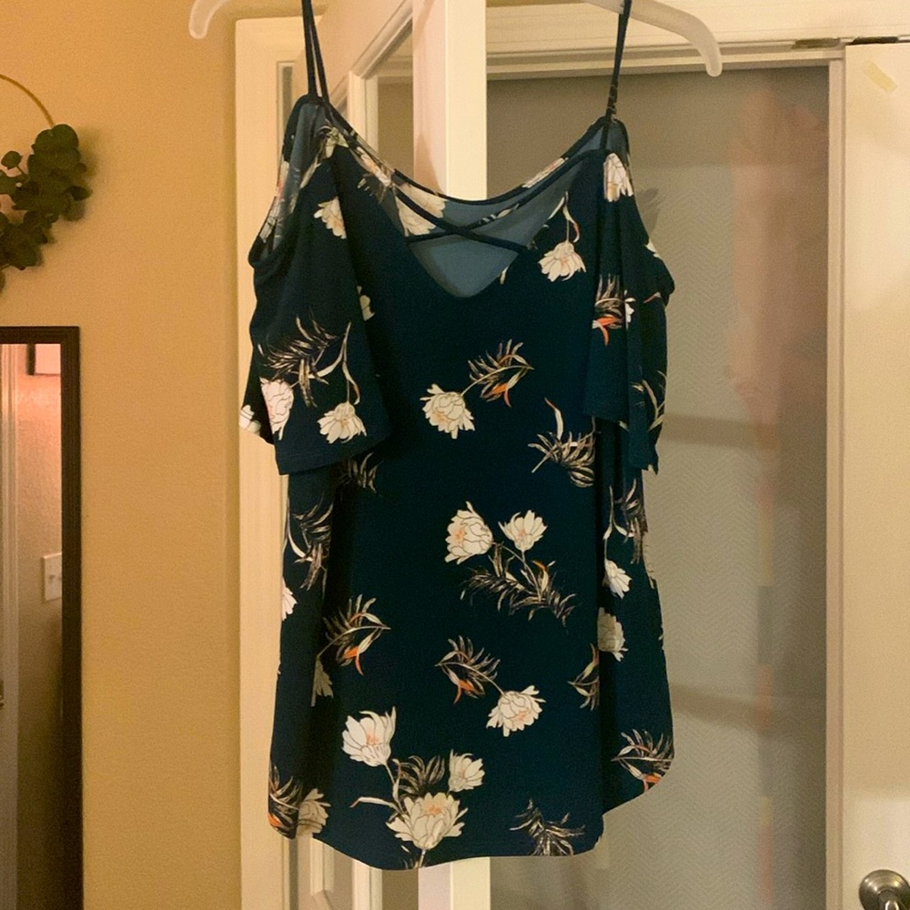 Green off the shoulder stitch fix top floral women’s small